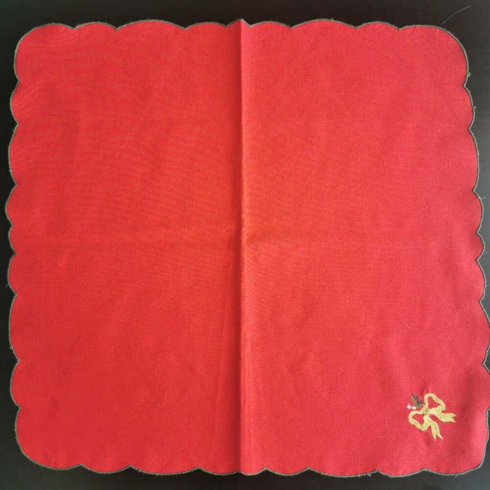 Napkin Red Vintage Embroidered Christmas‎ Green Scalloped Edge Gold Bow COTTON